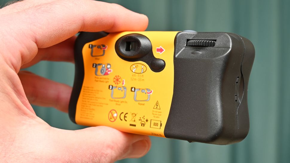 Обзор Kodak Funsaver: соблазнительный и заряженный картинка Kodak Funsaver