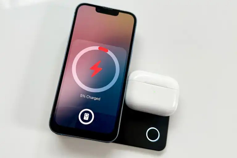 Обзор Kuxiu K1: универсальная зарядка для iPhone, Apple Watch и AirPods картинка Kuxiu K1 3