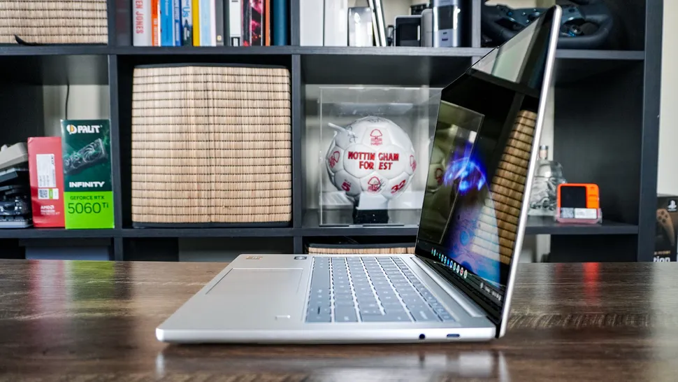 Lenovo Chromebook Plus 14 