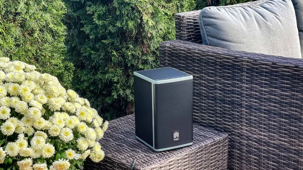 Lodge Solar Speaker 4
