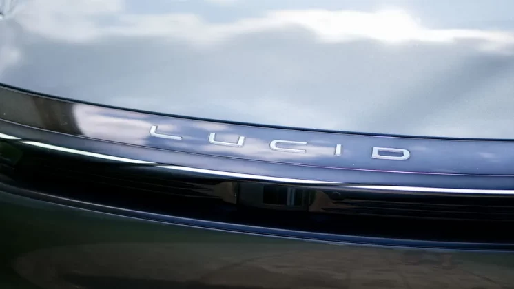 Обзор Lucid Air Touring 2025: спортивный характер и впечатляющая эффективность фото