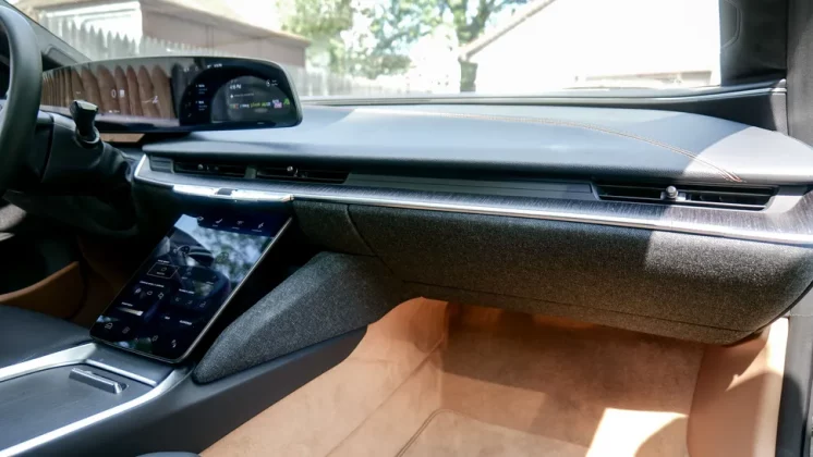 Электромобиль Lucid Air Touring 2025