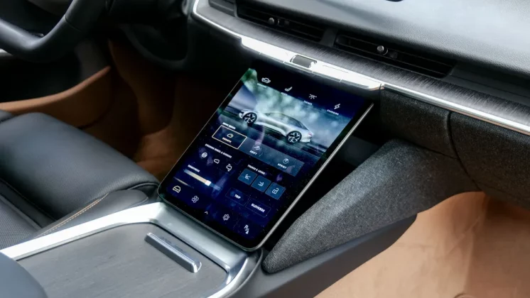 Обзор Lucid Air Touring 2025: спортивный характер и впечатляющая эффективность фото