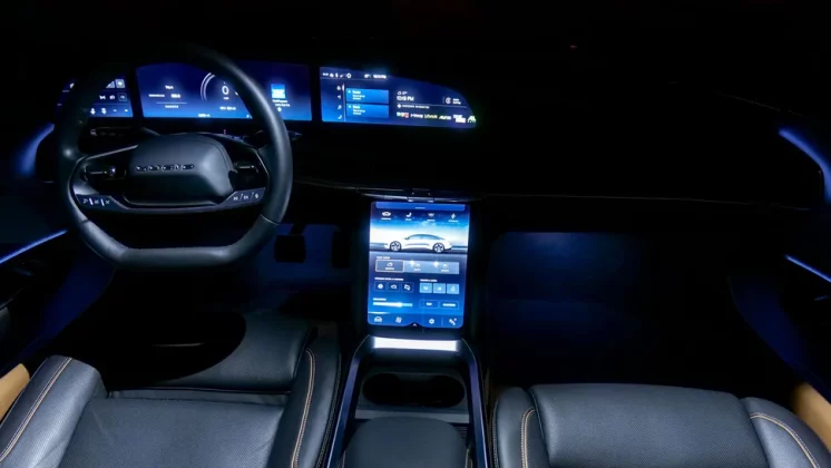 Обзор Lucid Air Touring 2025: спортивный характер и впечатляющая эффективность фото