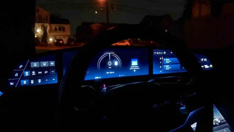 Обзор Lucid Air Touring 2025: спортивный характер и впечатляющая эффективность фото