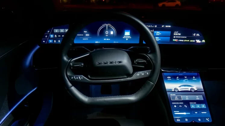 Обзор Lucid Air Touring 2025: спортивный характер и впечатляющая эффективность фото