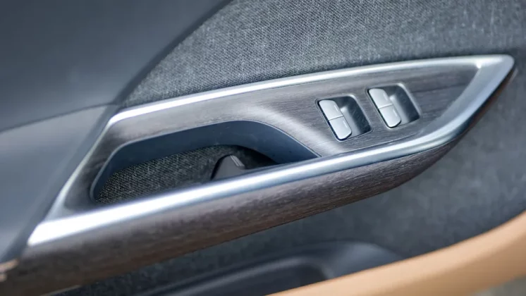 Обзор Lucid Air Touring 2025: спортивный характер и впечатляющая эффективность фото