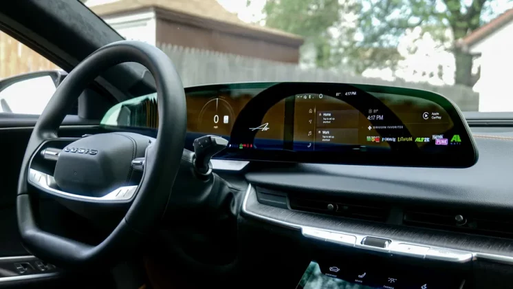 Обзор Lucid Air Touring 2025: спортивный характер и впечатляющая эффективность фото