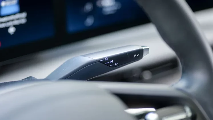 Обзор Lucid Air Touring 2025: спортивный характер и впечатляющая эффективность фото