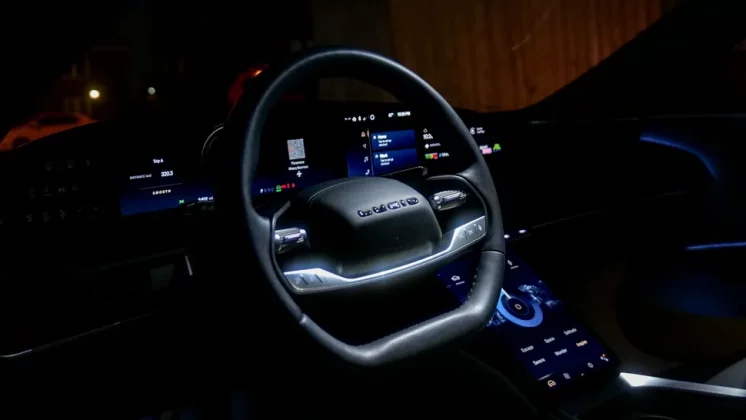 Обзор Lucid Air Touring 2025: спортивный характер и впечатляющая эффективность фото