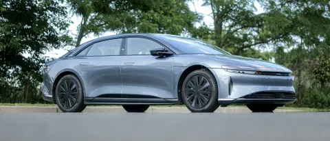 428289Обзор Lucid Air Touring 2025: спортивный характер и впечатляющая эффективность