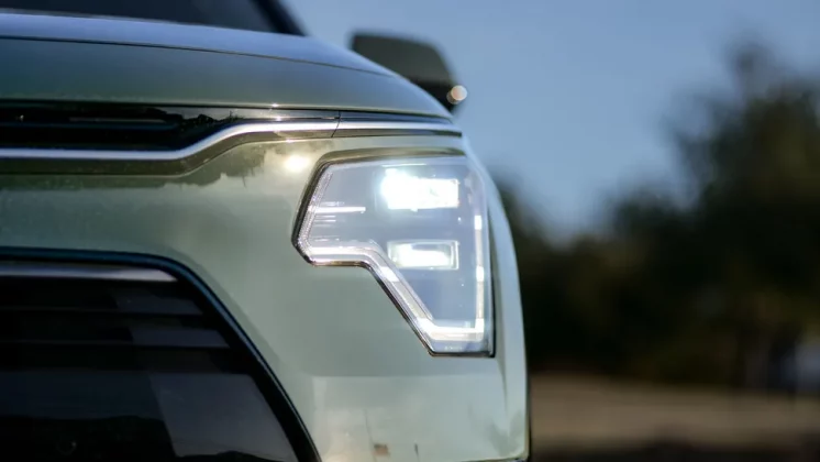 Обзор Kia Niro PHEV SX Touring 2024: футуристичный доступный гибрид фото