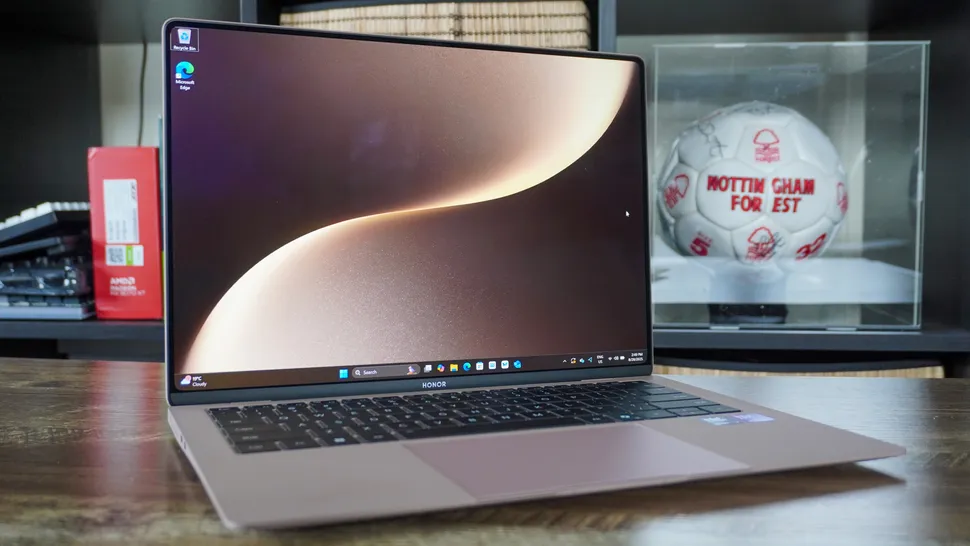 451881Я нашёл свой ноутбук года — и он доказывает, что в MacBook Air не хватает пяти важнейших функций