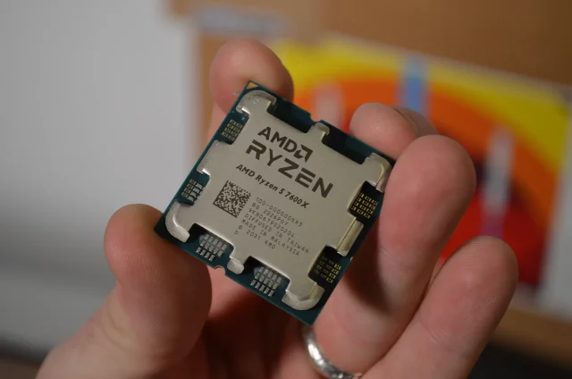 AMD Ryzen 5 7600X