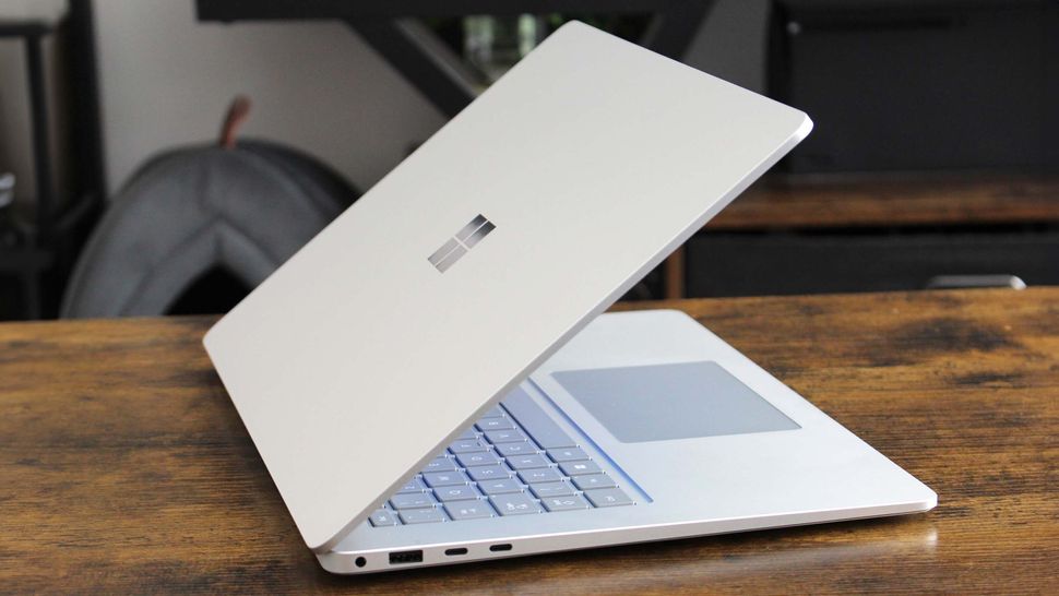 Microsoft Surface Laptop 7 против Surface Laptop 13-inch