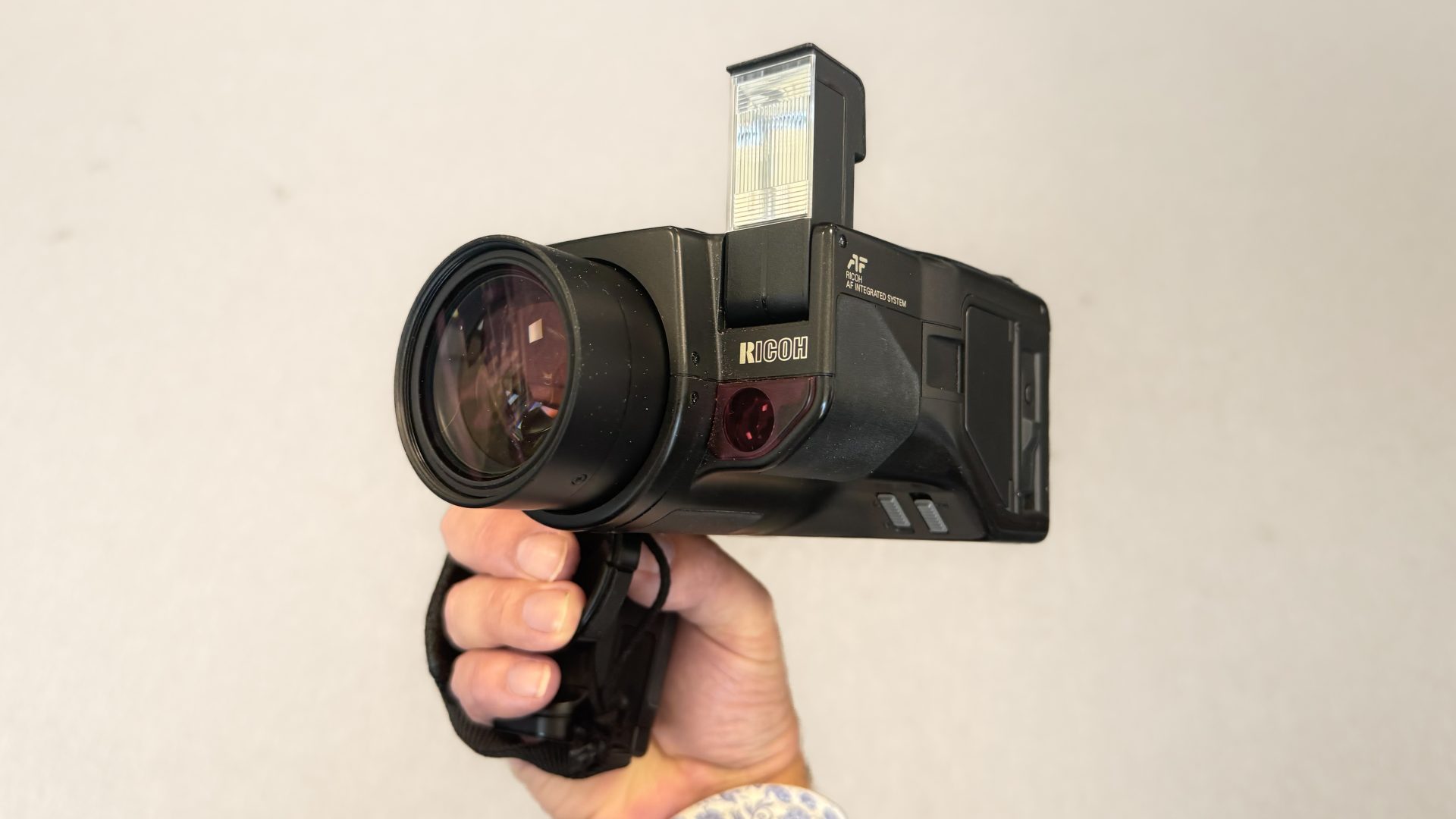 Камера из "Бэтмена": Ricoh Mirai спустя 30 лет