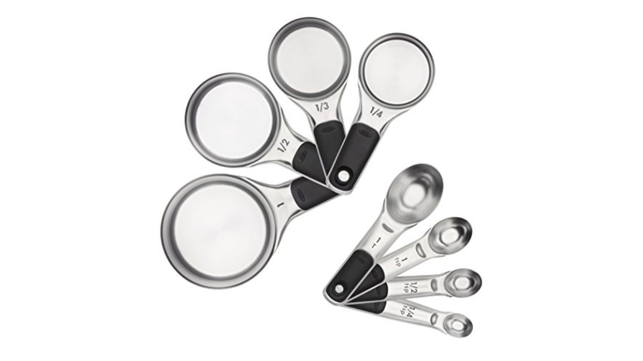 Лучшие недорогие кухонные гаджеты 2025 года картинка Набор мерных чашек и ложек из нержавеющей стали OXO Good Grips