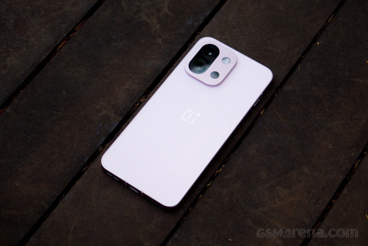 OnePlus 15: революция или провал? Всё о радикальном редизайне" картинка OnePlus 15