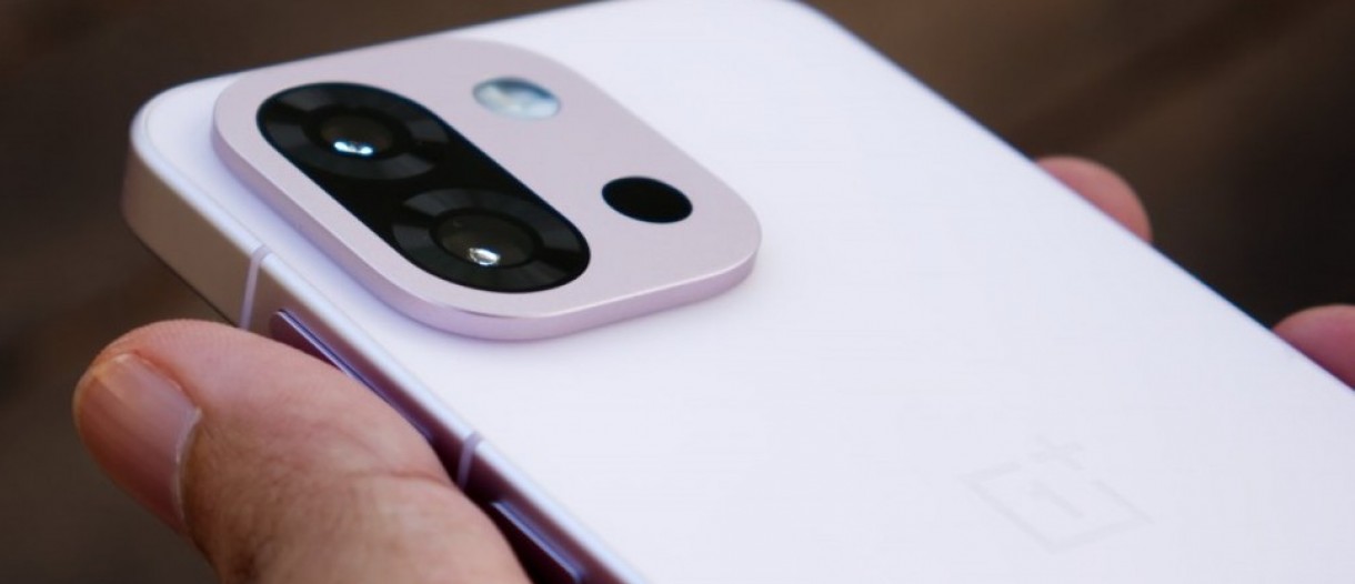 429317OnePlus 15: революция или провал? Всё о радикальном редизайне»