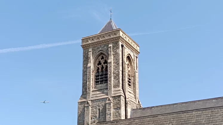 Обзор Oppo A5 Pro 5G: шаг в будущее и два — в прошлое? фото