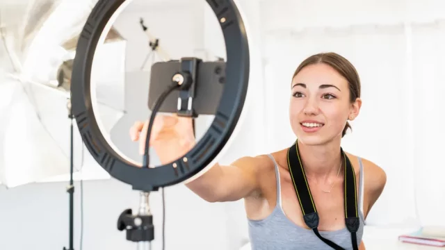 Лучшие осветительные приборы для YouTube, TikTok и Twitch в 2025 году