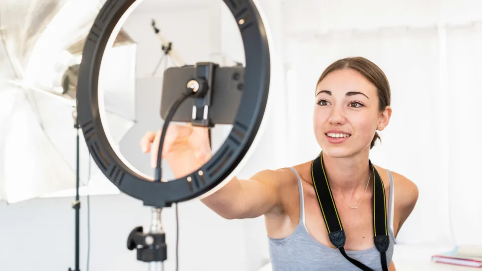 Лучшие осветительные приборы для YouTube, TikTok и Twitch в 2025 году