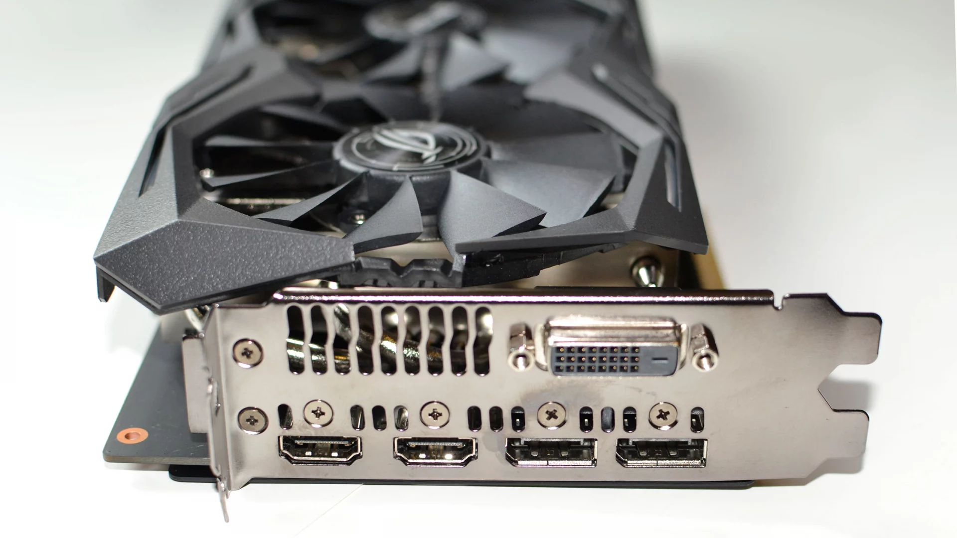 Линус Торвальдс всё ещё на Radeon RX 580 — и это знак! картинка Линус Торвальдс всё ещё на Radeon RX 580 — и это знак!