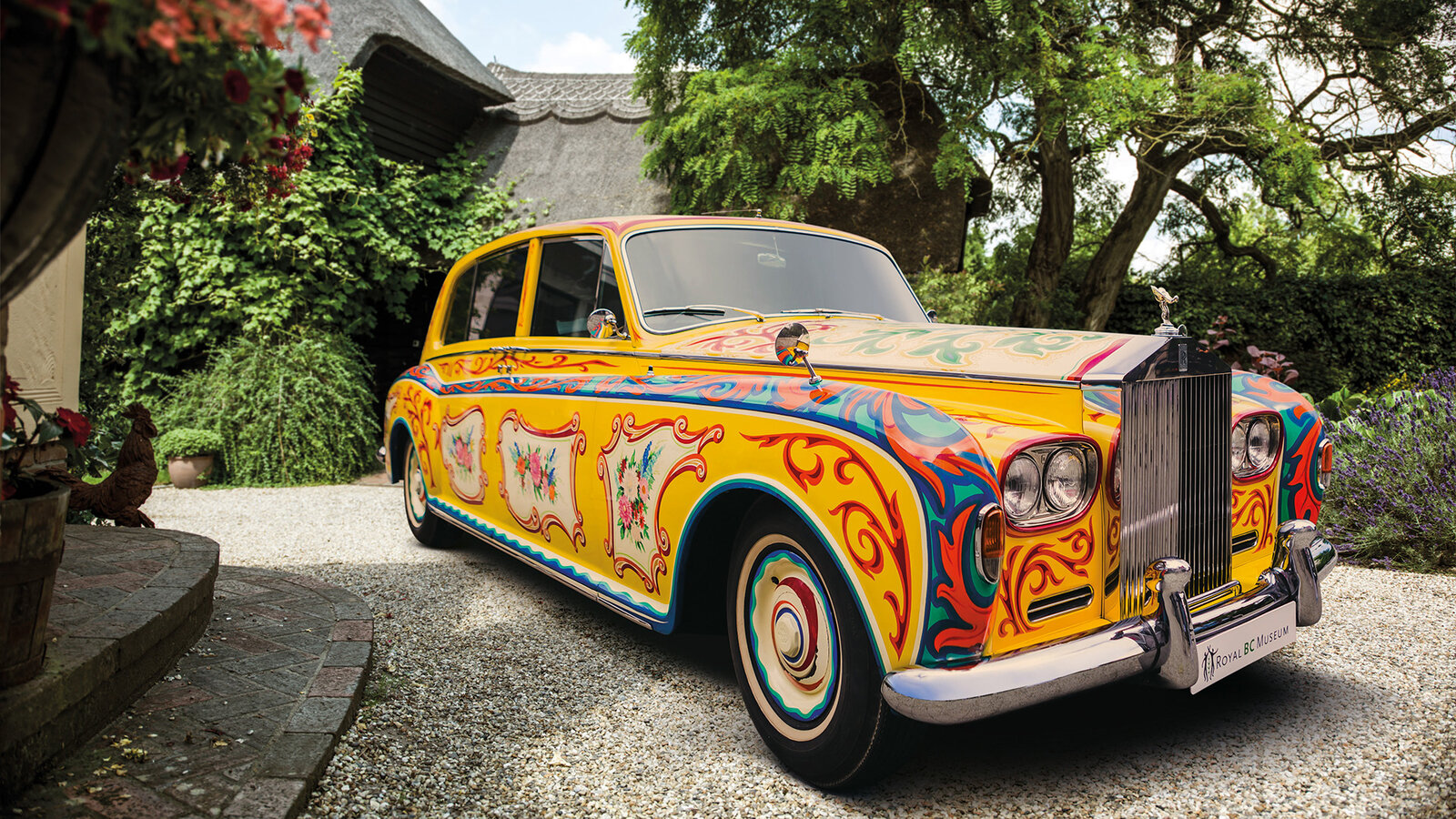 Роскошь на дне бассейна: как Rolls-Royce устроил самый стильный заплыв