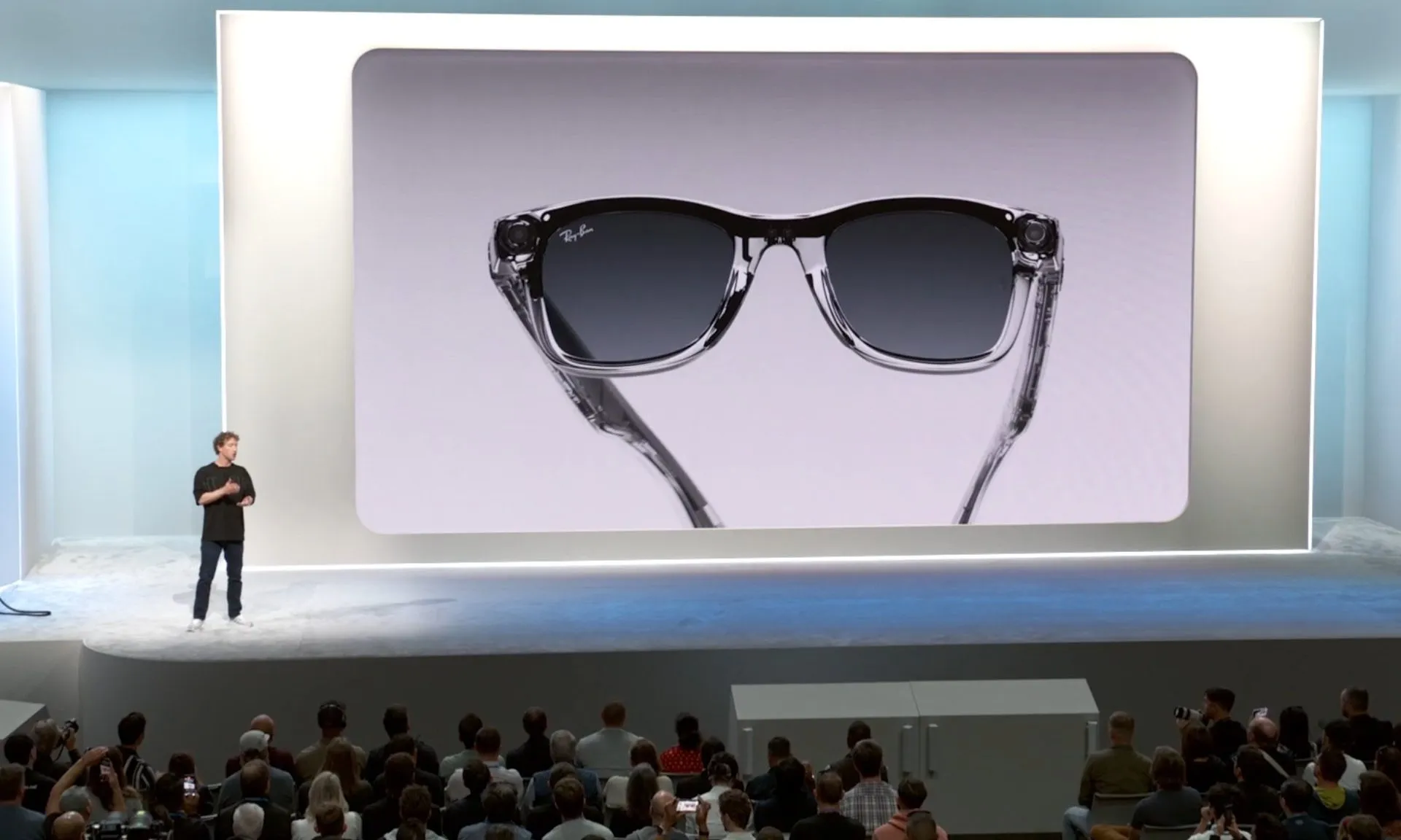 443013Умные очки «Hypernova» получат дисплей, управление жестами и цену флагмана