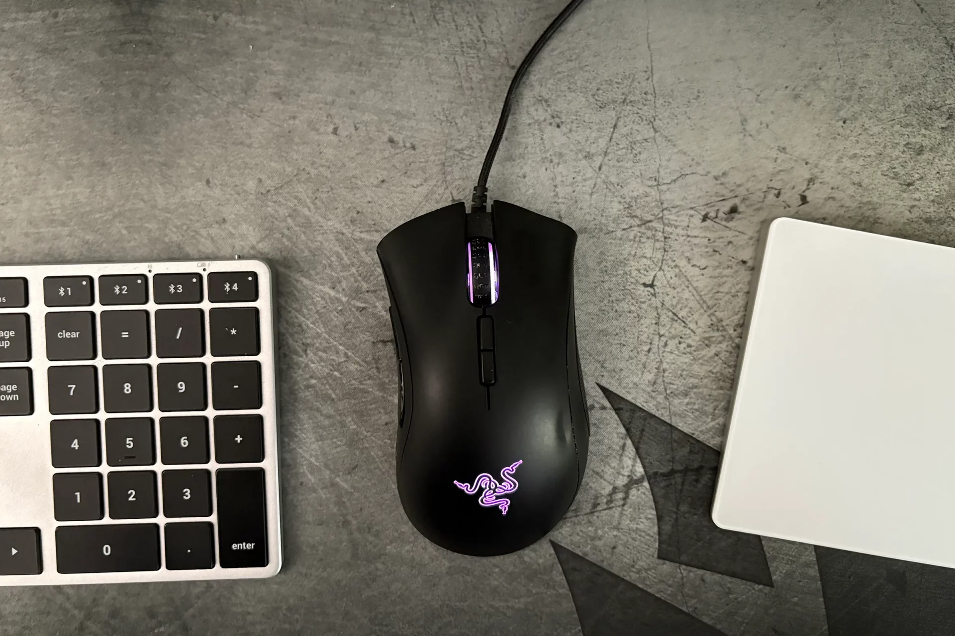 Razer Deathadder Essential — игровая альтернатива Apple Magic Mouse?