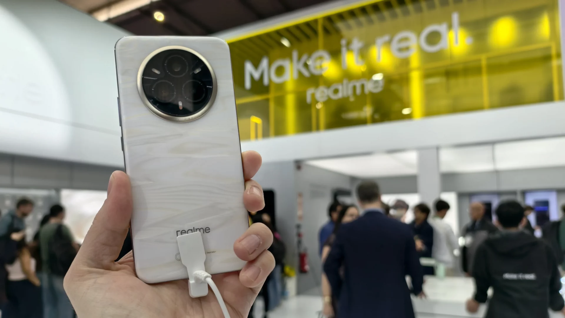 Может ли телефон-монстр от Realme с батареей на 15 000 мАч когда-либо стать реальностью? Плохие новости в том, что вряд ли картинка Может ли телефон-монстр от Realme с батареей на 15 000 мАч когда-либо стать реальностью? Плохие новости в том, что вряд ли