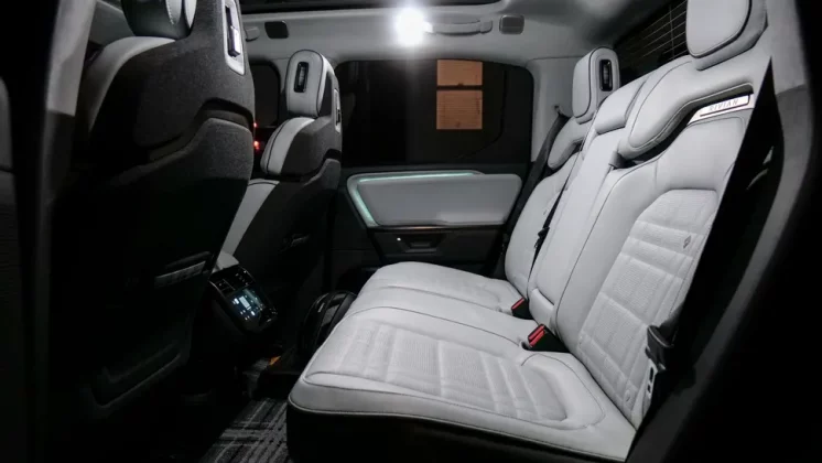 Обзор Rivian R1T Tri 2025: сверхскоростной демон фото