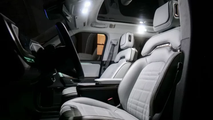 Обзор Rivian R1T Tri 2025: сверхскоростной демон фото