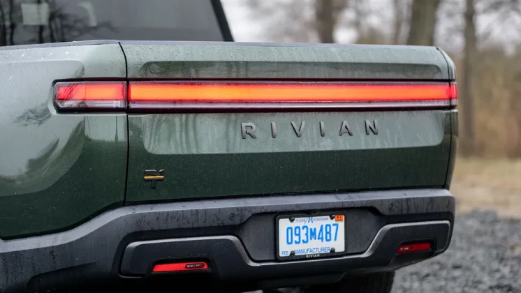 Обзор Rivian R1T Tri 2025: сверхскоростной демон фото