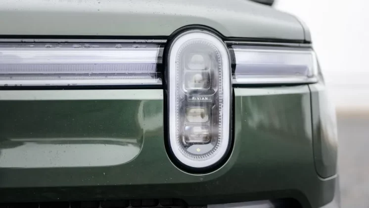 Обзор Rivian R1T Tri 2025: сверхскоростной демон фото