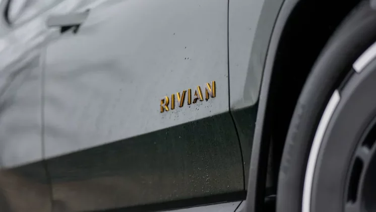 Обзор Rivian R1T Tri 2025: сверхскоростной демон фото