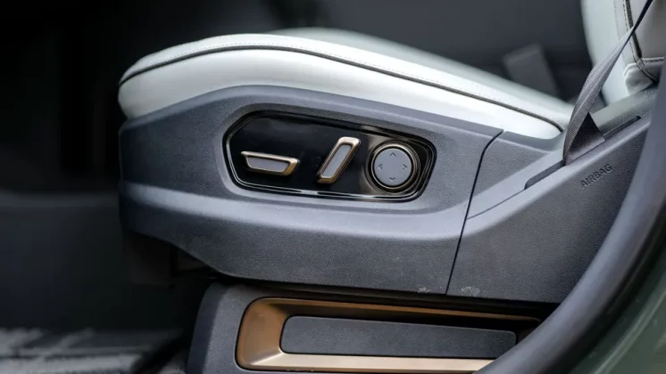 Обзор Rivian R1T Tri 2025: сверхскоростной демон фото