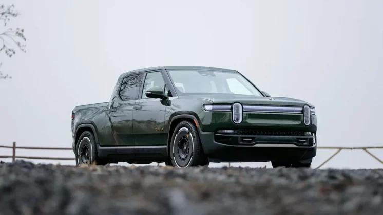 Rivian R1T Tri 2025