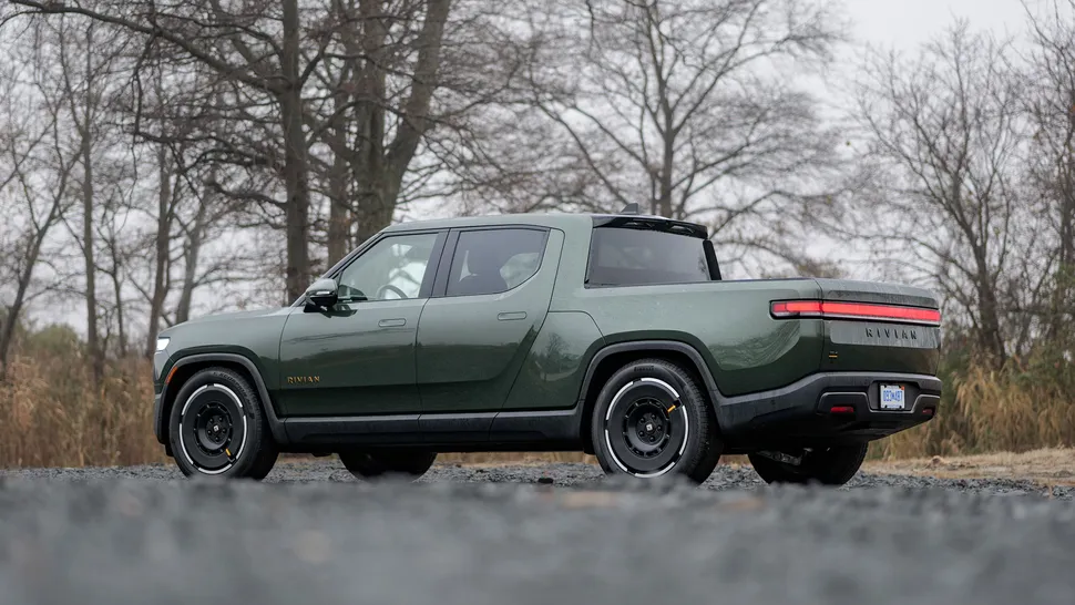 Rivian R1T Tri 2025
