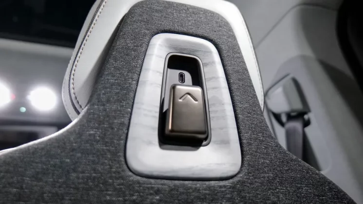 Обзор Rivian R1T Tri 2025: сверхскоростной демон фото