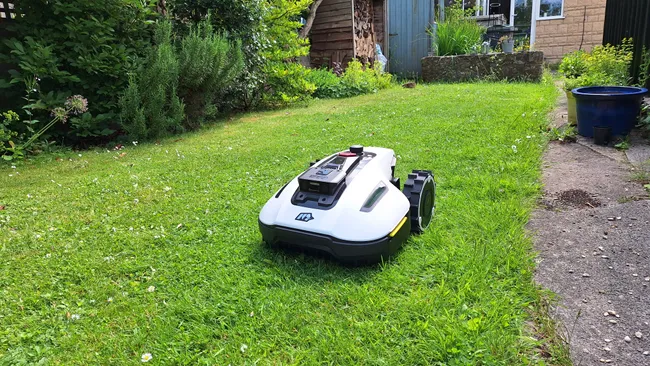 Робот-газонокосилка Mammotion Yuka Mini 100