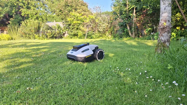 Робот-газонокосилка Mammotion Yuka Mini 100