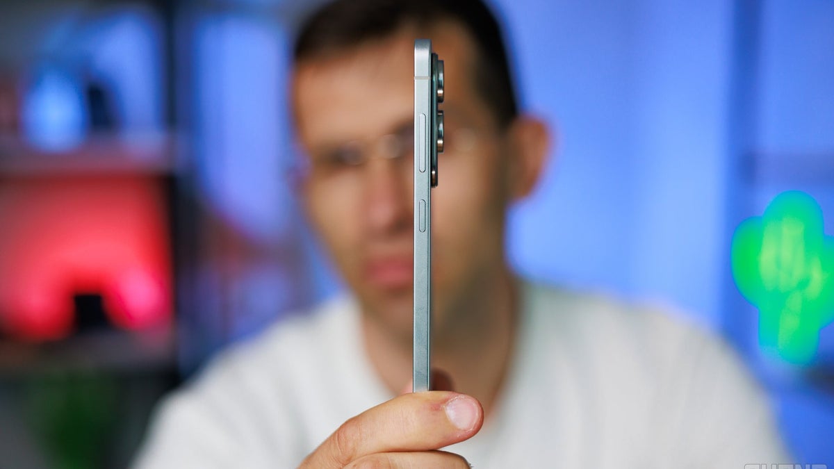 453279Samsung не хочет делать Galaxy S26 Edge с большой батареей. И вот почему