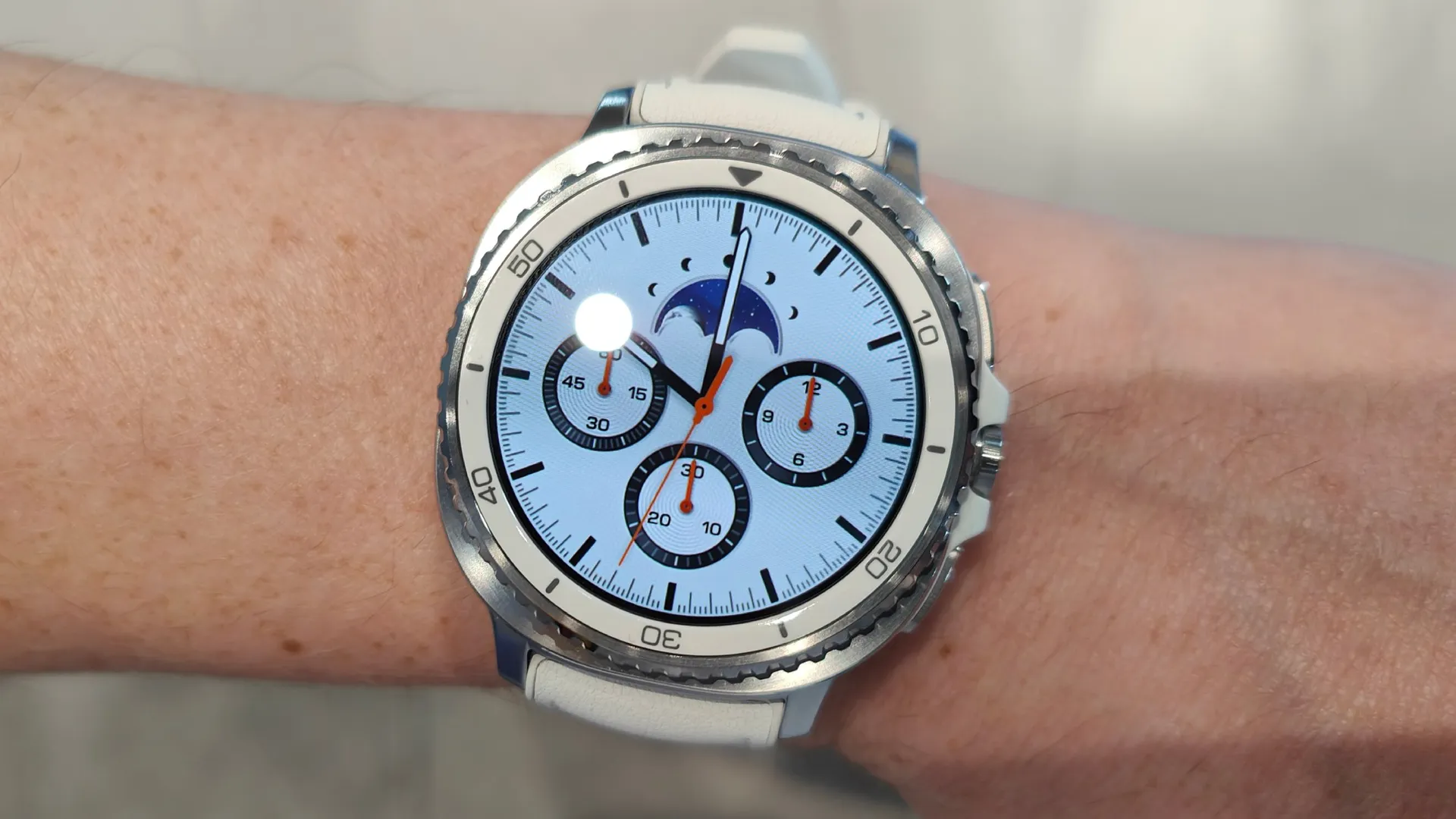 443991Обзор Galaxy Watch 8 Classic: яркие, как сверхновая звезда