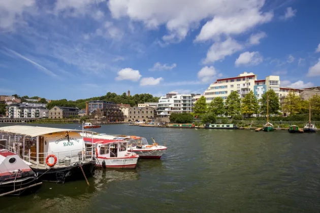 Обзор LK Samyang AF 12 мм f/2 RF-S: теперь доступен с байонетом Canon RF-S фото