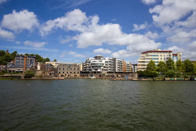 Обзор LK Samyang AF 12 мм f/2 RF-S: теперь доступен с байонетом Canon RF-S фото