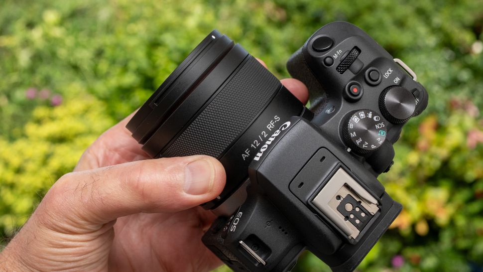 Samyang AF 12 мм f2 RF-S