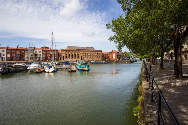 Обзор LK Samyang AF 12 мм f/2 RF-S: теперь доступен с байонетом Canon RF-S фото