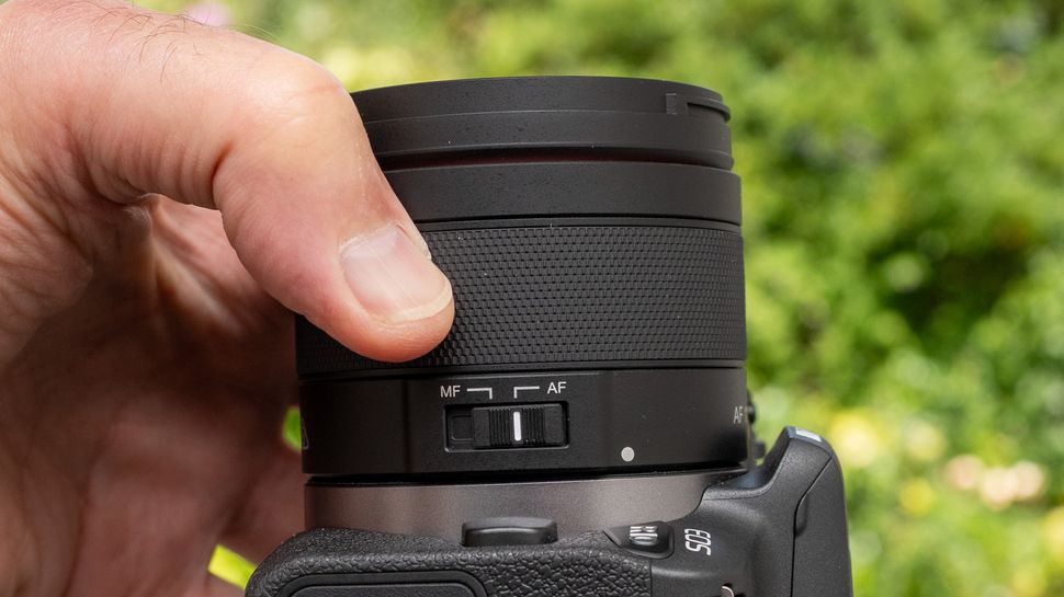 Samyang AF 12 мм f2 RF-S