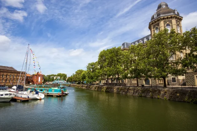 Обзор LK Samyang AF 12 мм f/2 RF-S: теперь доступен с байонетом Canon RF-S фото